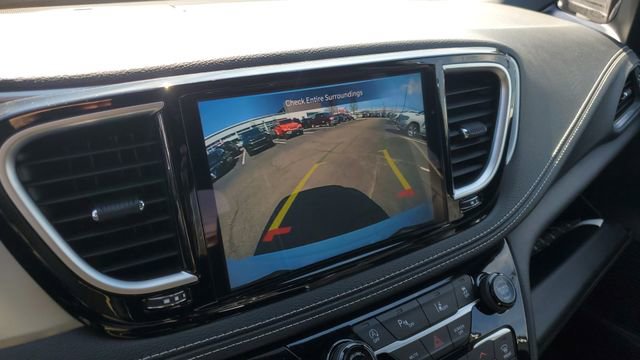 Certified 2026 Chrysler Pacifica Limited w/ S Appearance Package FWD image 18