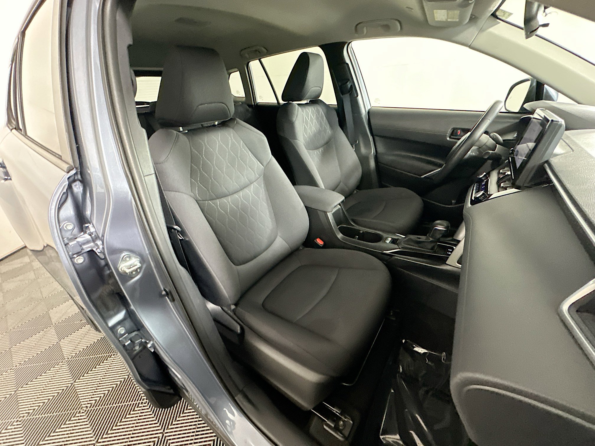 Used 2023 Toyota Corolla Cross LE image 28