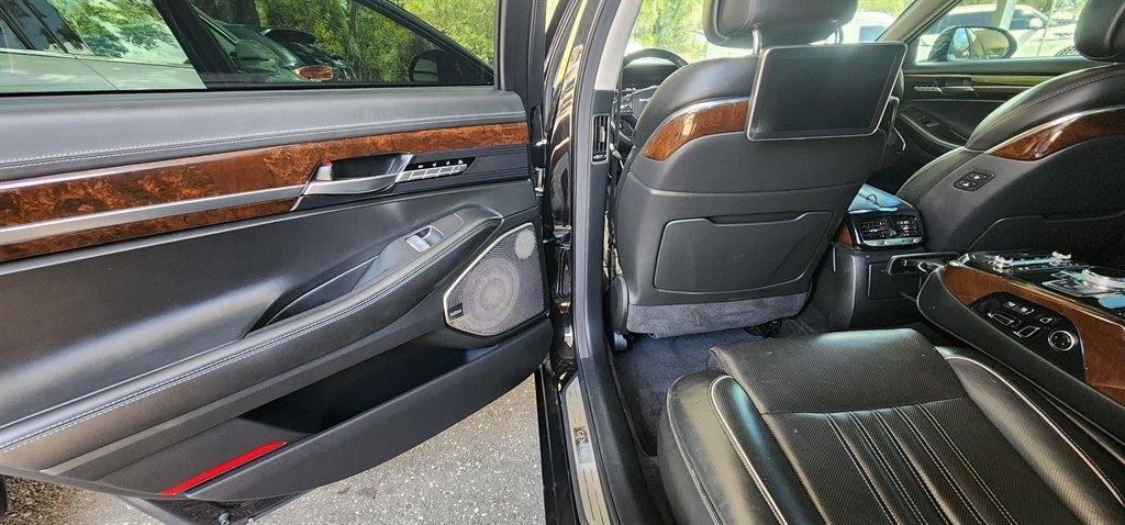 Used 2018 Genesis G90 5.0 Ultimate RWD image 32
