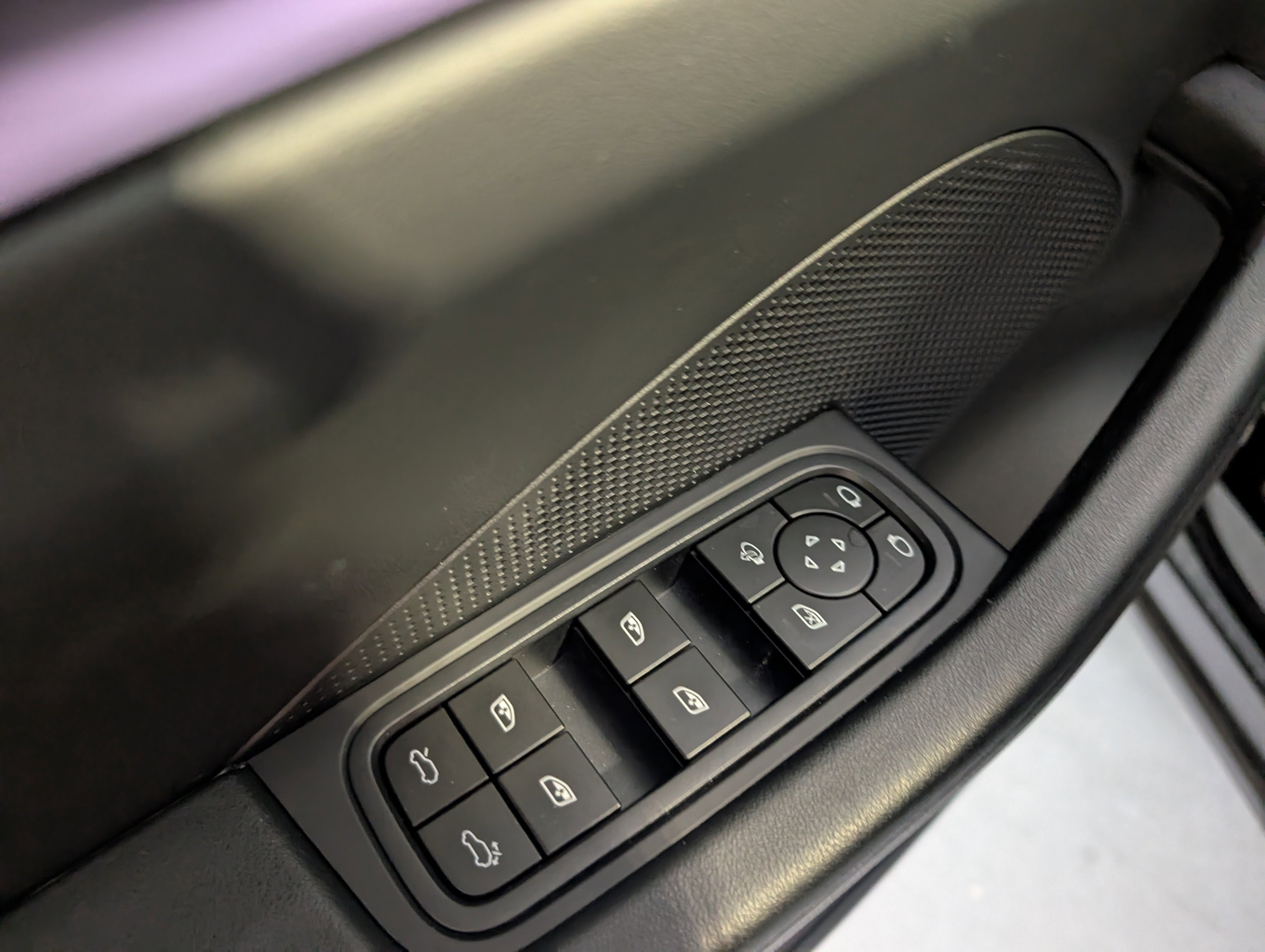 Used 2025 Porsche Macan Electric image 31