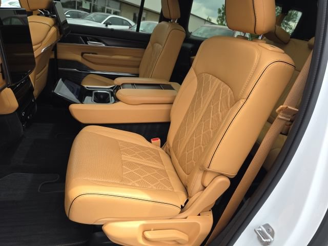 Used 2025 Jeep Grand Wagoneer L Series III w/ Rear Seat Video Group 1 AWD/4WD image 37