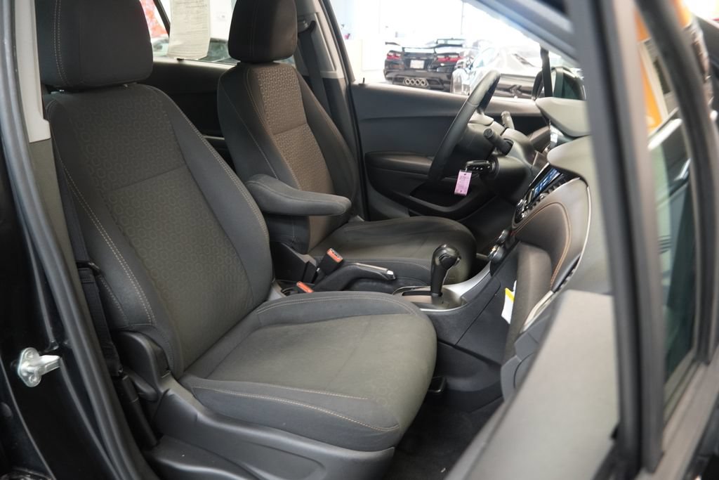 Used 2020 Chevrolet Trax LS FWD image 30
