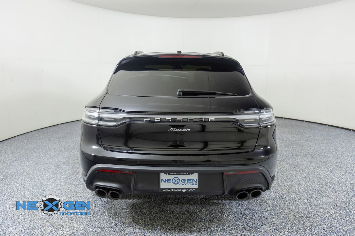 Used 2024 Porsche Macan AWD/4WD image 6