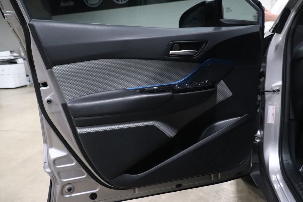 Used 2019 Toyota C-HR XLE image 9