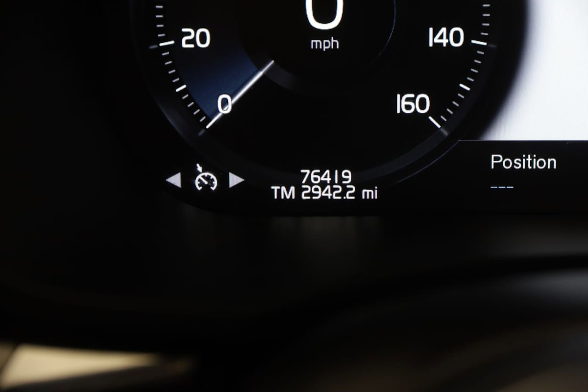 Used 2019 Volvo XC60 T5 Momentum w/ Multimedia Package image 38