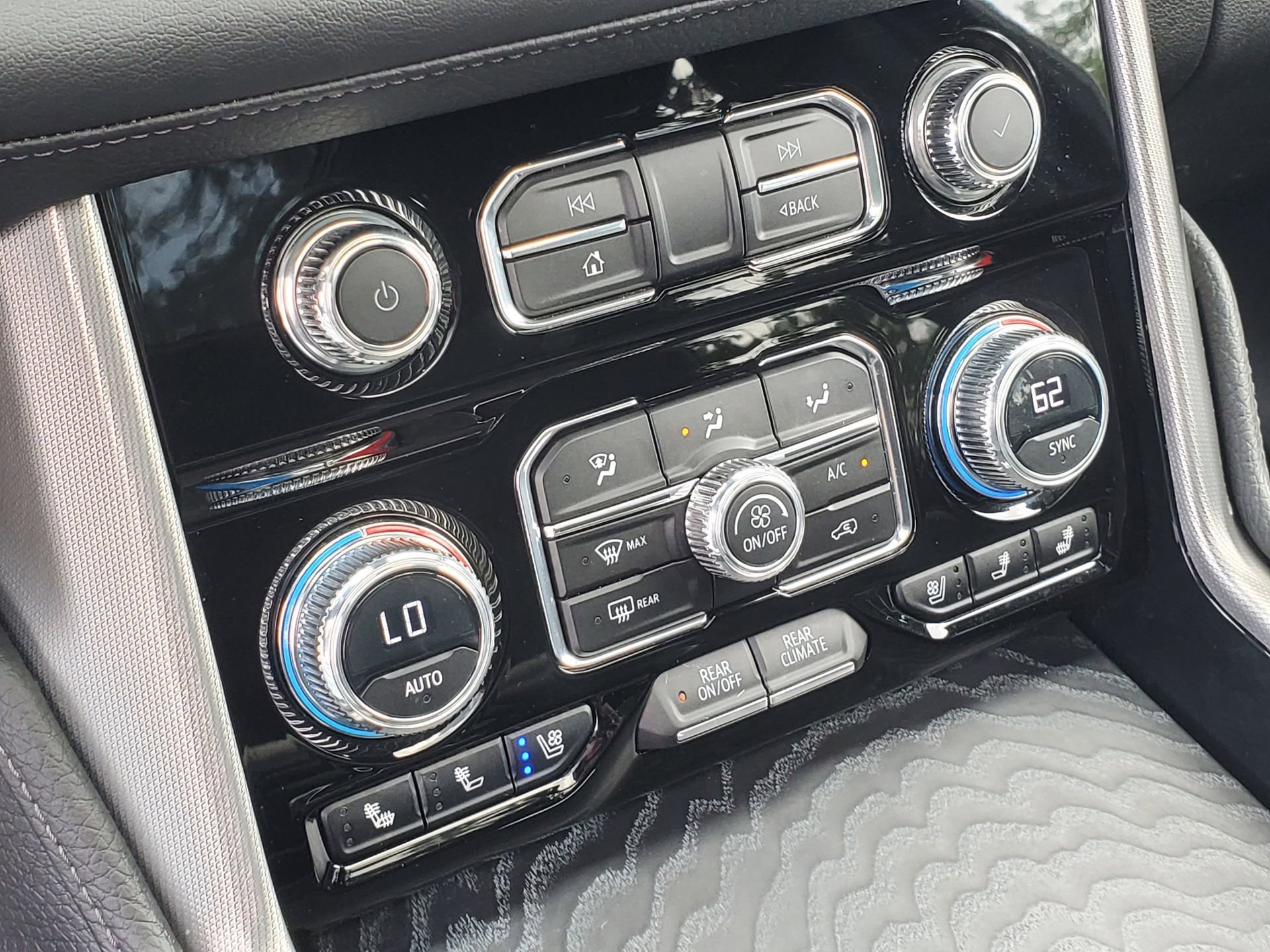 Used 2023 GMC Yukon XL Denali image 30