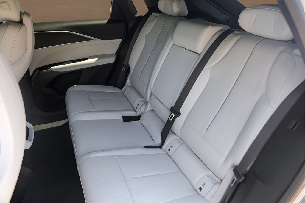 Certified 2024 Cadillac Lyriq Sport RWD image 21