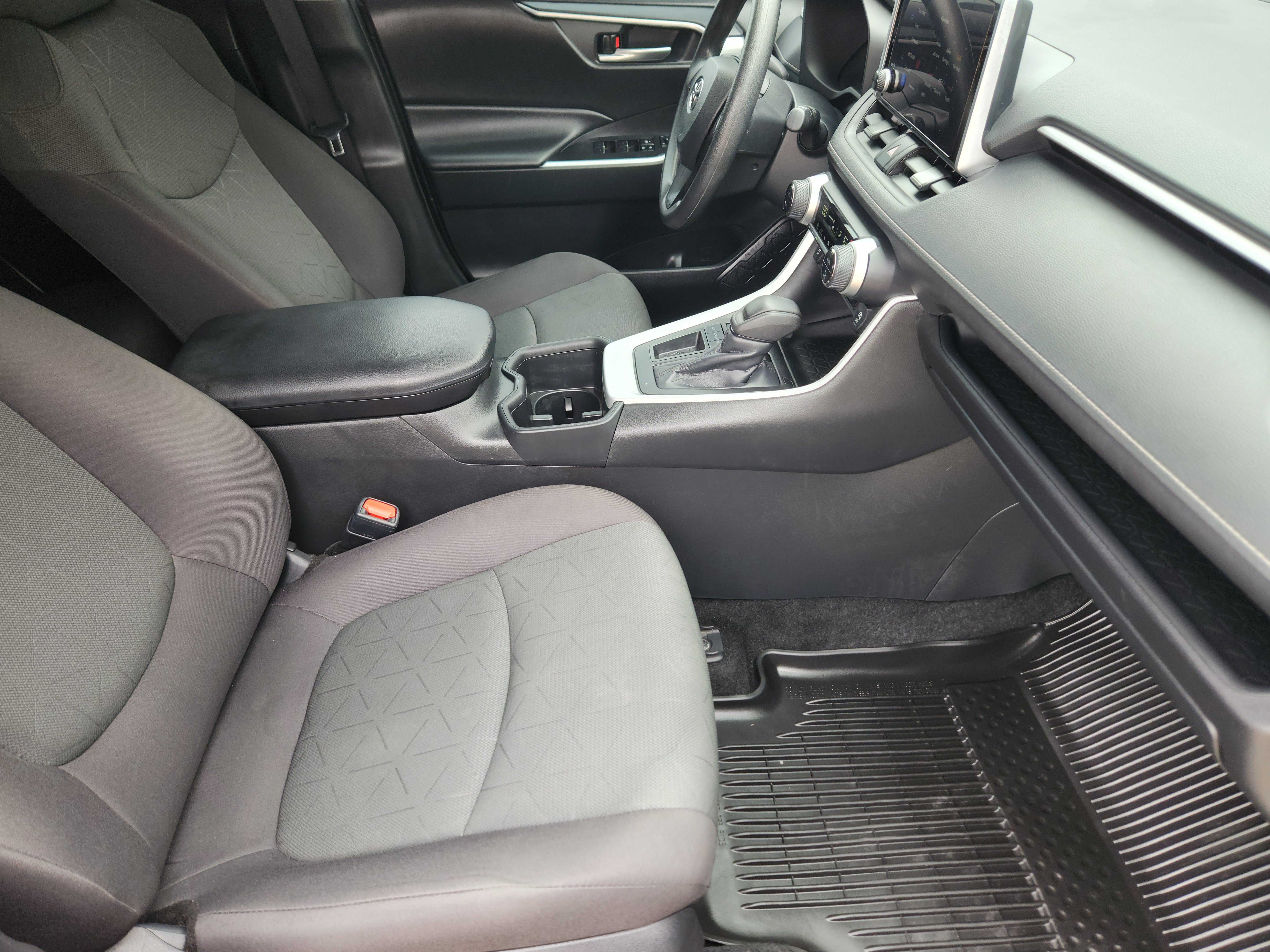 Used 2024 Toyota RAV4 XLE FWD image 10