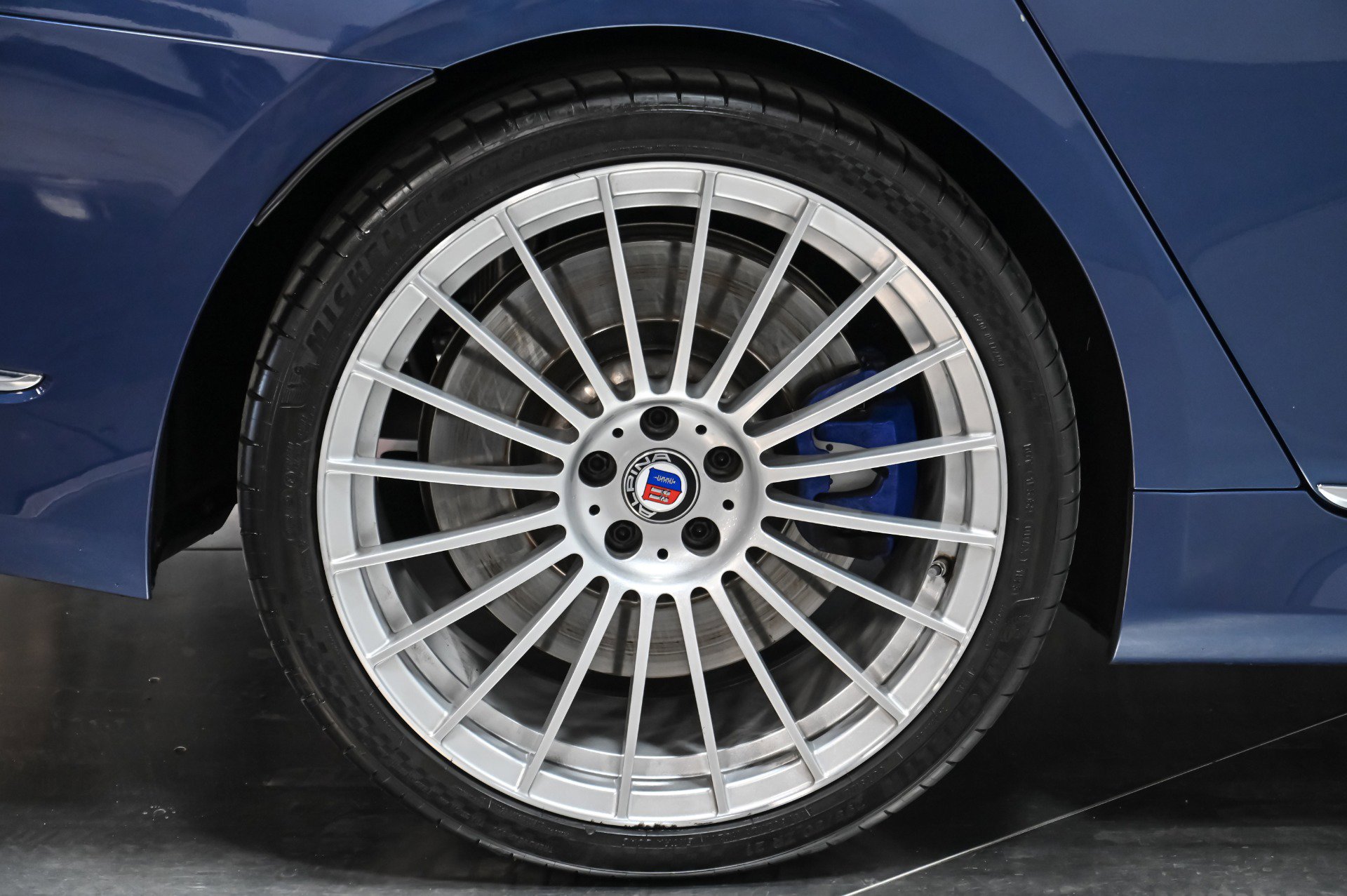 Used 2022 BMW ALPINA B7 xDrive w/ Luxury Rear Seating Package image 65