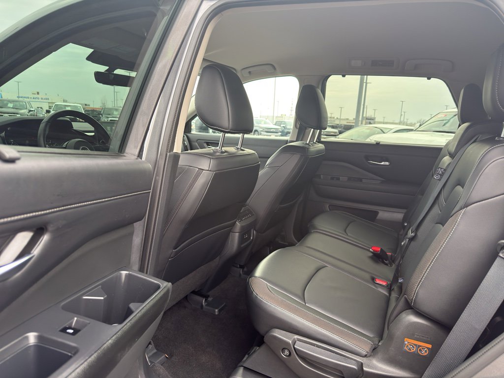 Certified 2024 Nissan Pathfinder SL w/ Black Appearance Package image 29