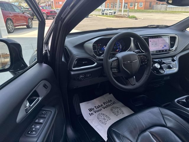 Used 2022 Chrysler Pacifica Touring-L w/ S Appearance Package FWD image 44