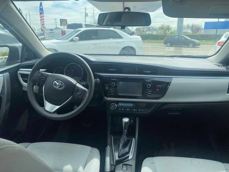 Used 2016 Toyota Corolla LE FWD image 7