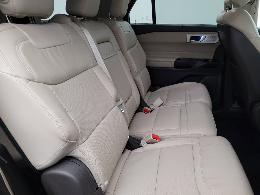 Used 2020 Ford Explorer Platinum w/ Premium Technology Package AWD/4WD image 19