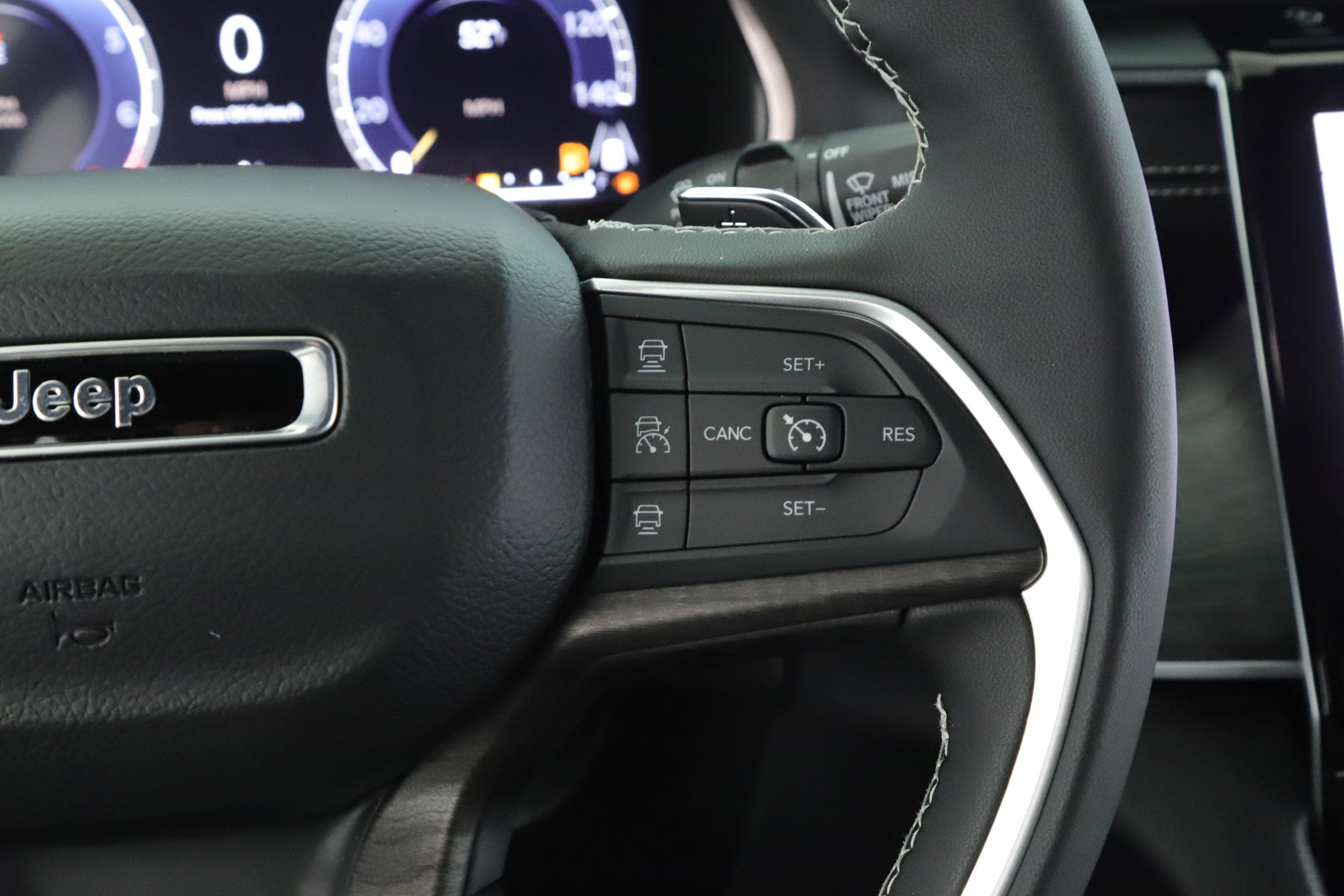 New 2025 Jeep Grand Cherokee Limited image 8