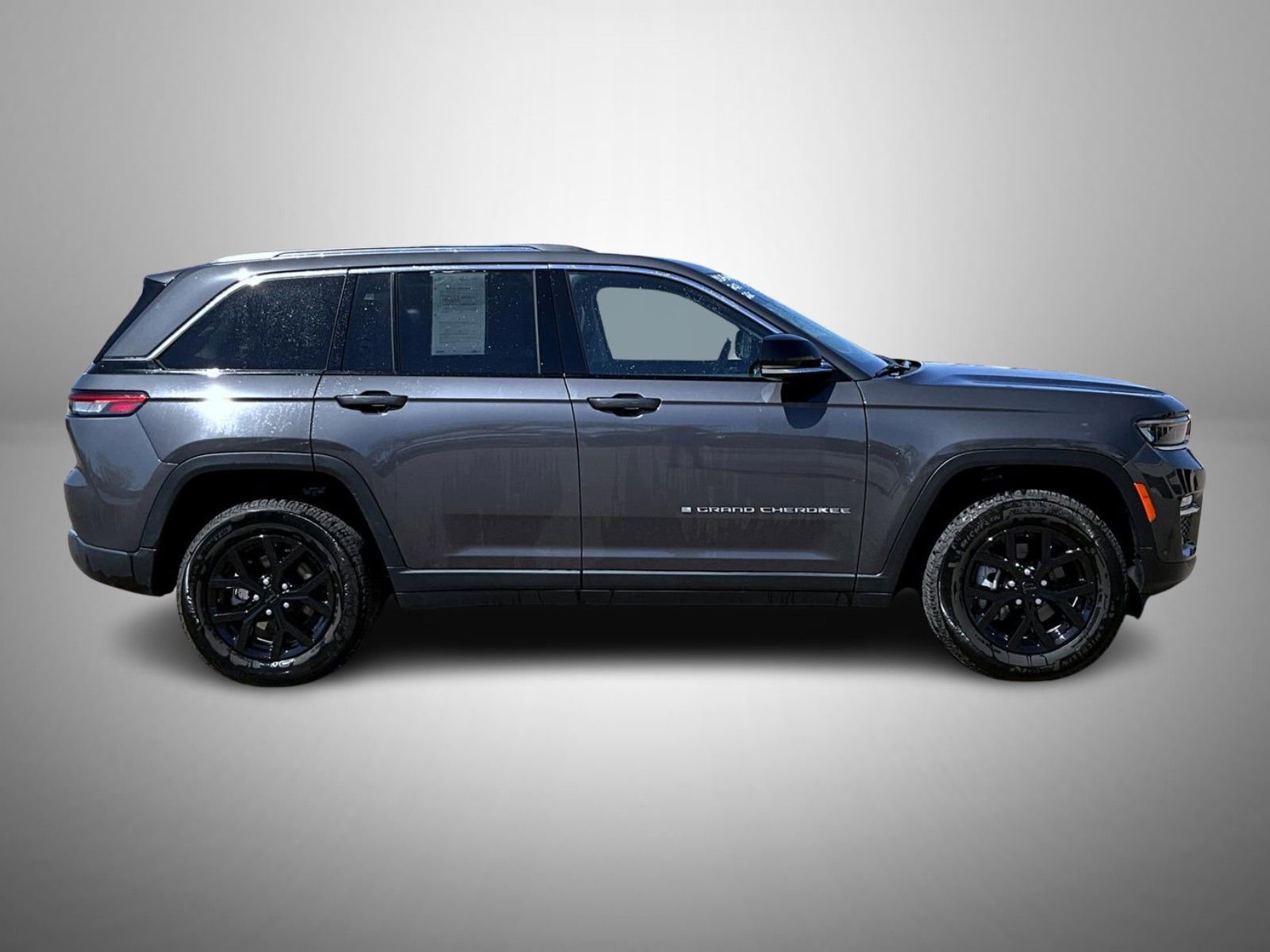 Used 2023 Jeep Grand Cherokee Limited w/ Luxury Tech Group II AWD/4WD image 4