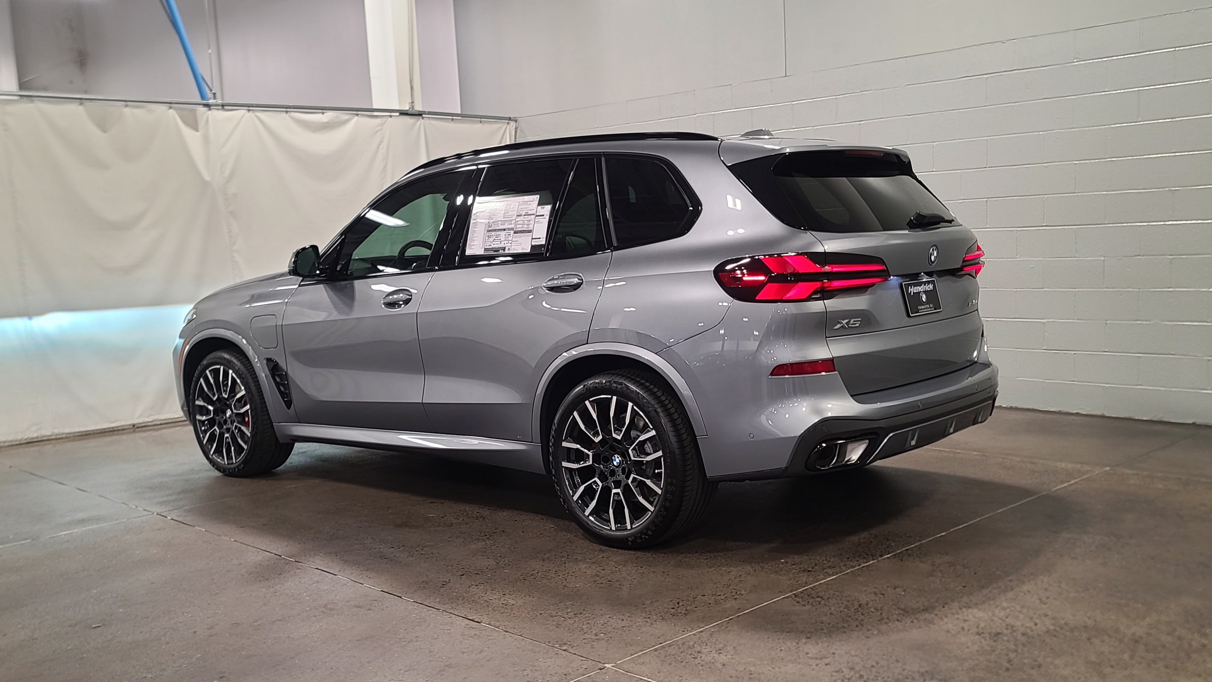 Used 2026 BMW X5 xDrive50e w/ M Sport Package AWD/4WD image 6