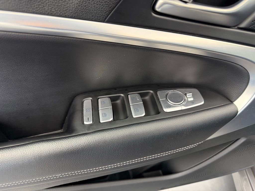 Used 2023 Genesis G70 2.0T AWD/4WD image 21