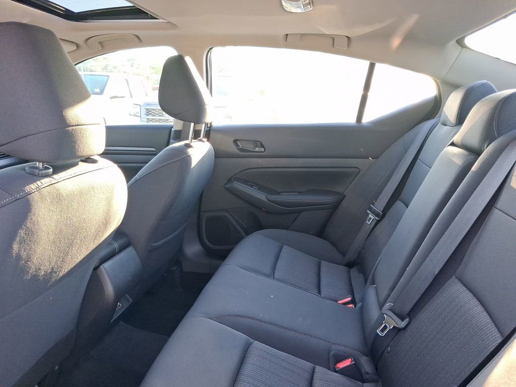 Used 2025 Nissan Altima 2.5 SV w/ SV Premium Package FWD image 6
