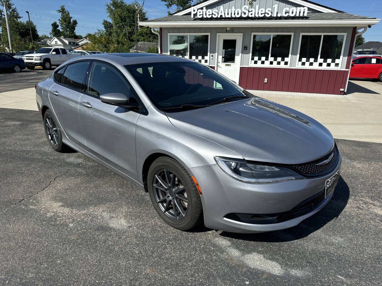 Used 2015 Chrysler 200 S w/ Navigation & Sound Group I FWD image 2