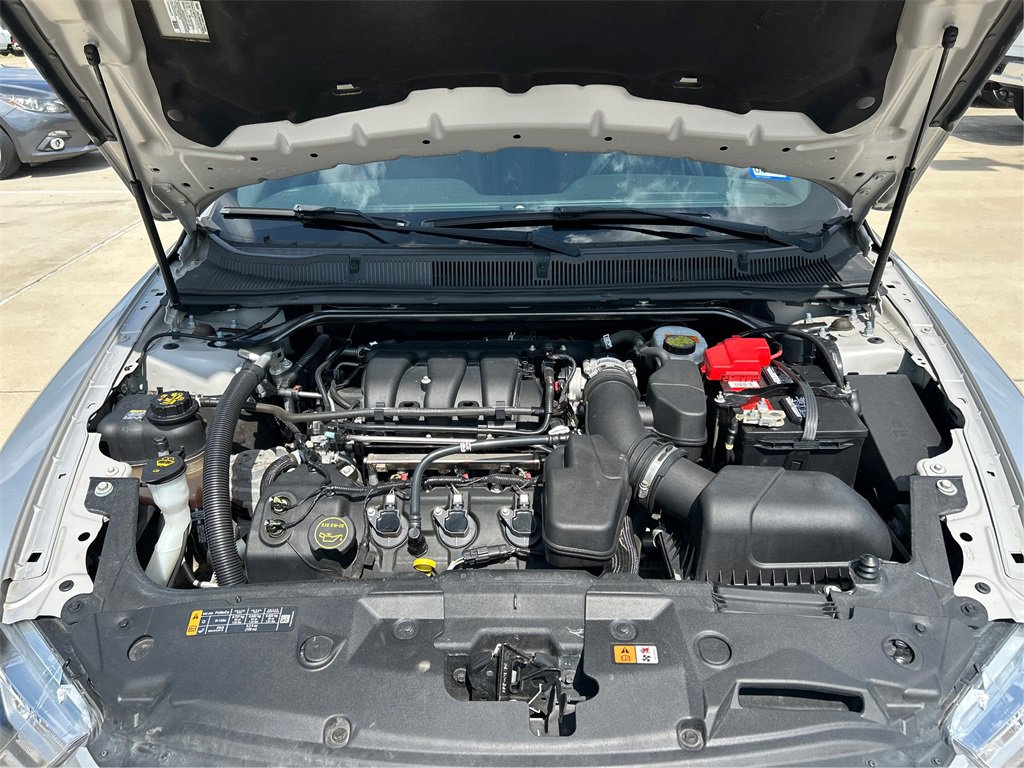 Used 2018 Ford Taurus SEL image 11