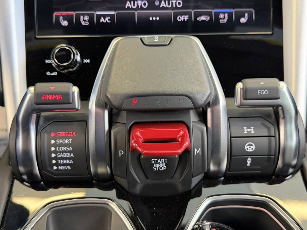 Used 2022 Lamborghini Urus image 30