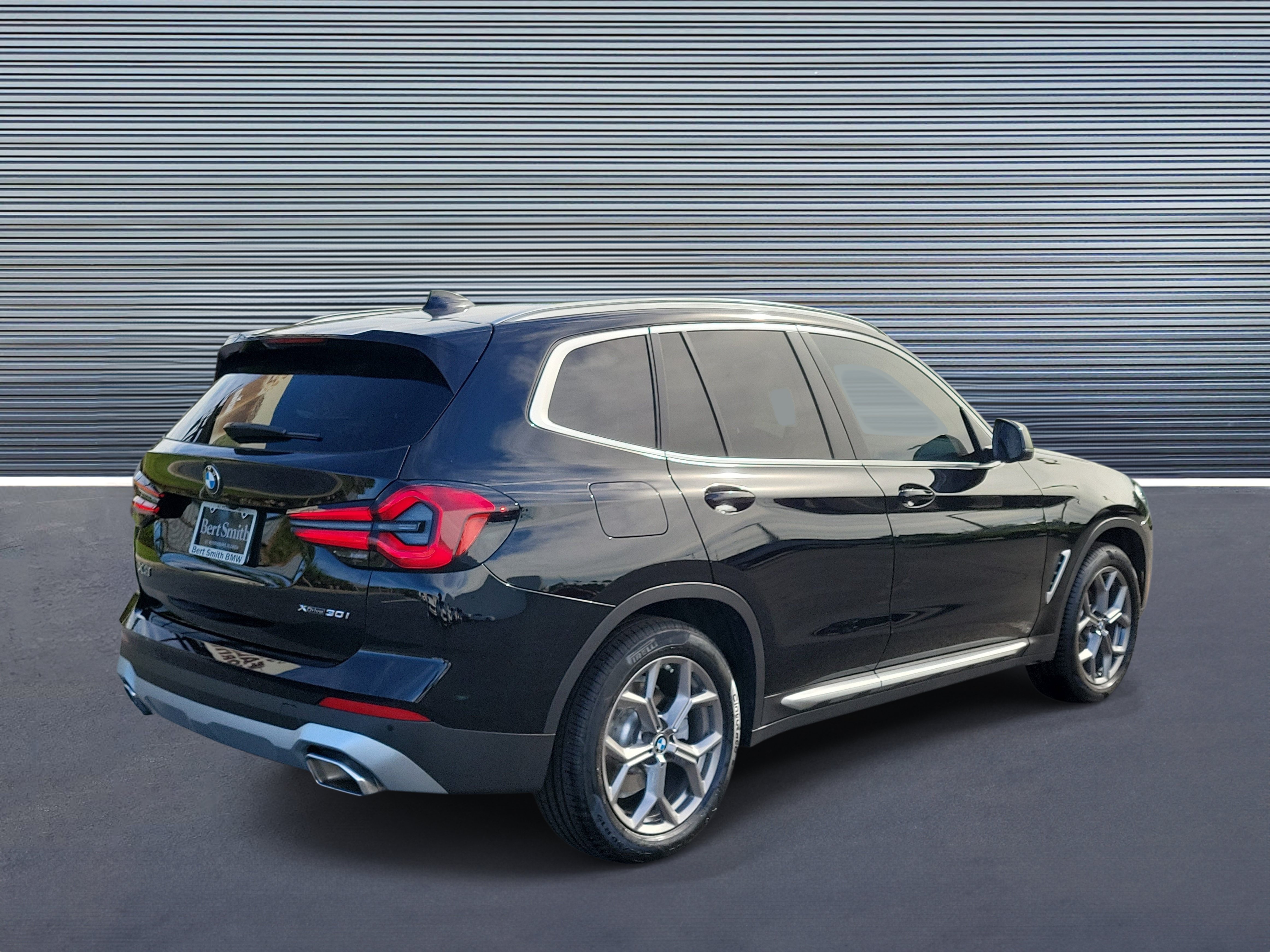 Used 2024 BMW X3 xDrive30i w/ Premium Package w/ZPA AWD/4WD image 3