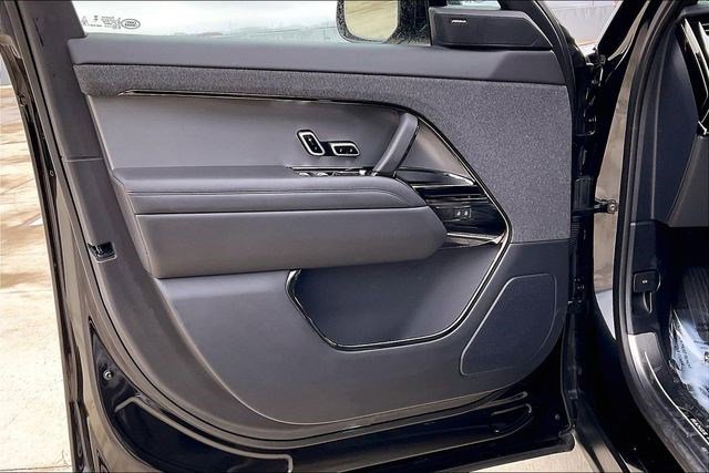 Used 2025 Land Rover Range Rover Sport SE image 28