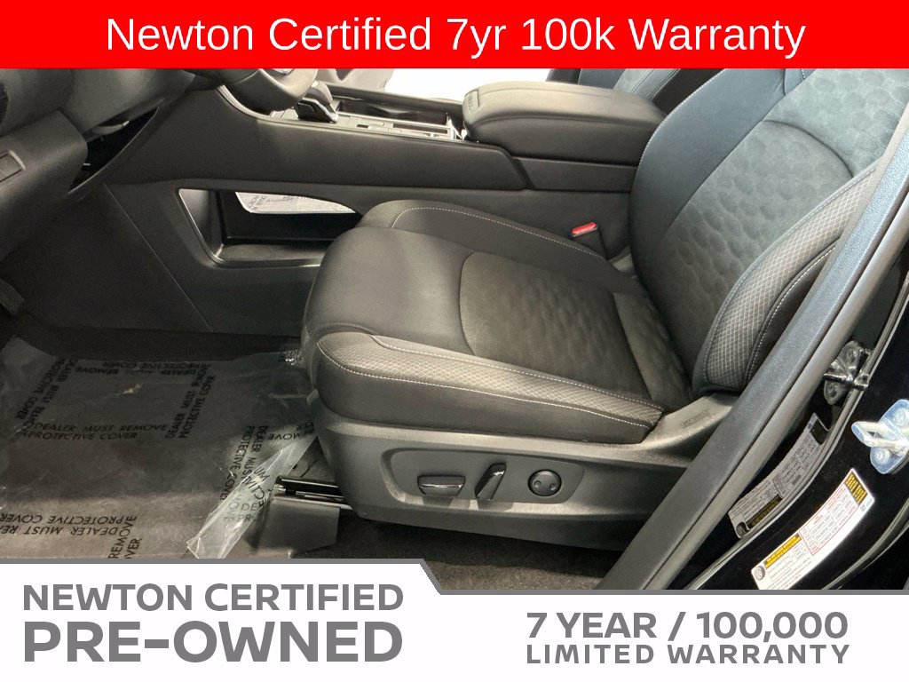 Used 2025 Nissan Pathfinder SV FWD image 12