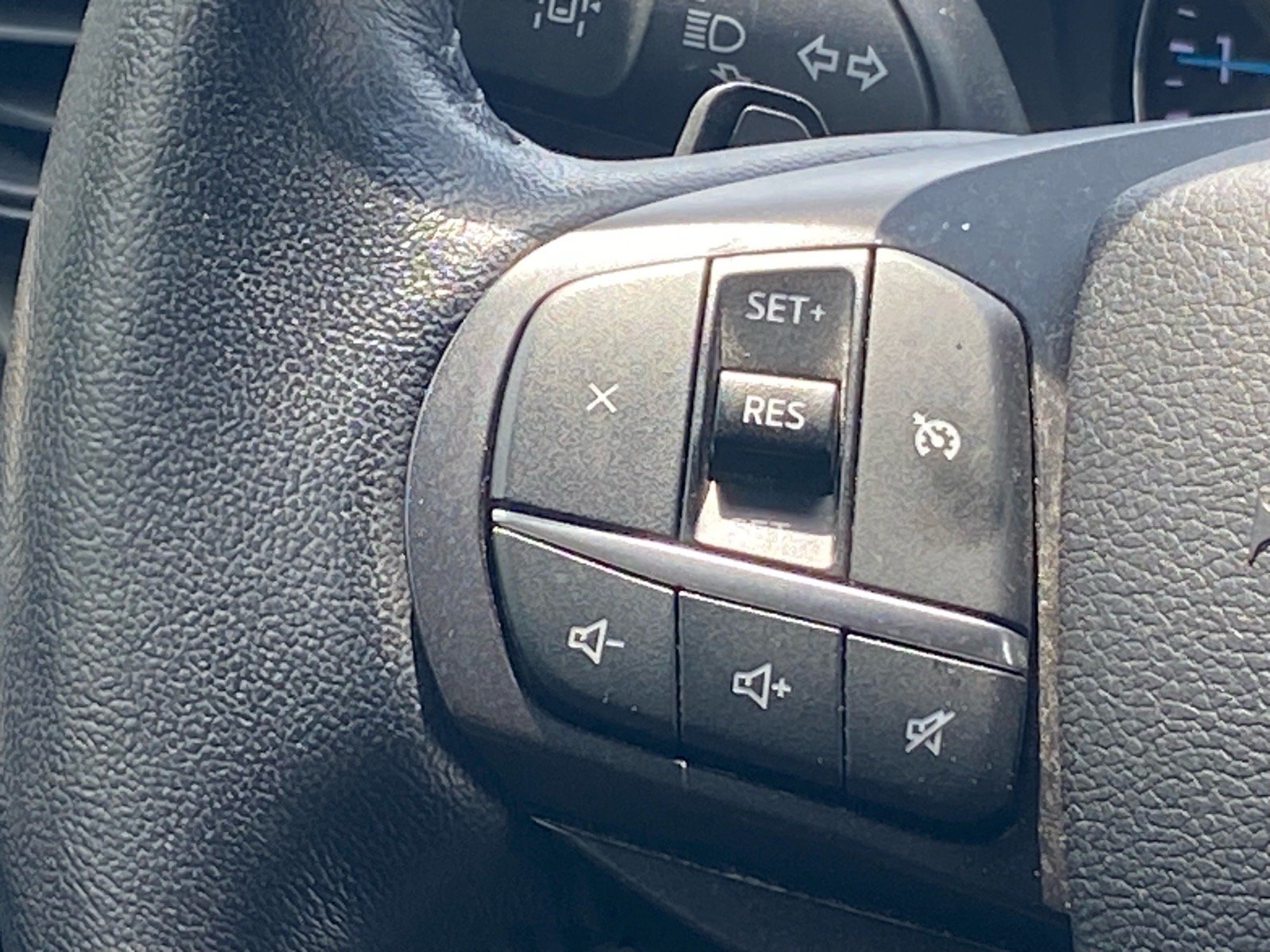 Certified 2020 Ford Explorer XLT w/ Comfort Package RWD image 8