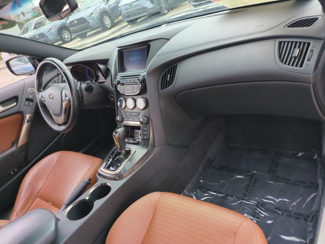 Used 2014 Hyundai Genesis 3.8 RWD image 19
