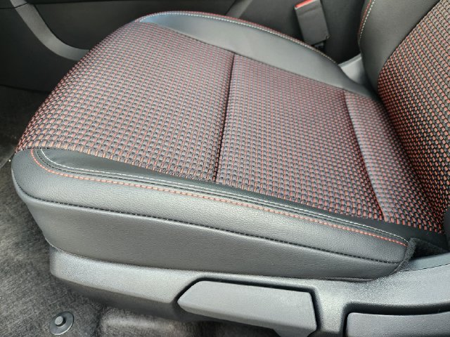 New 2025 Nissan Kicks SR w/ Illumination Package FWD image 18