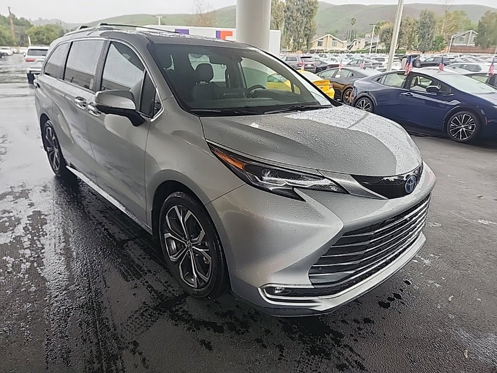 Used 2025 Toyota Sienna Platinum image 7
