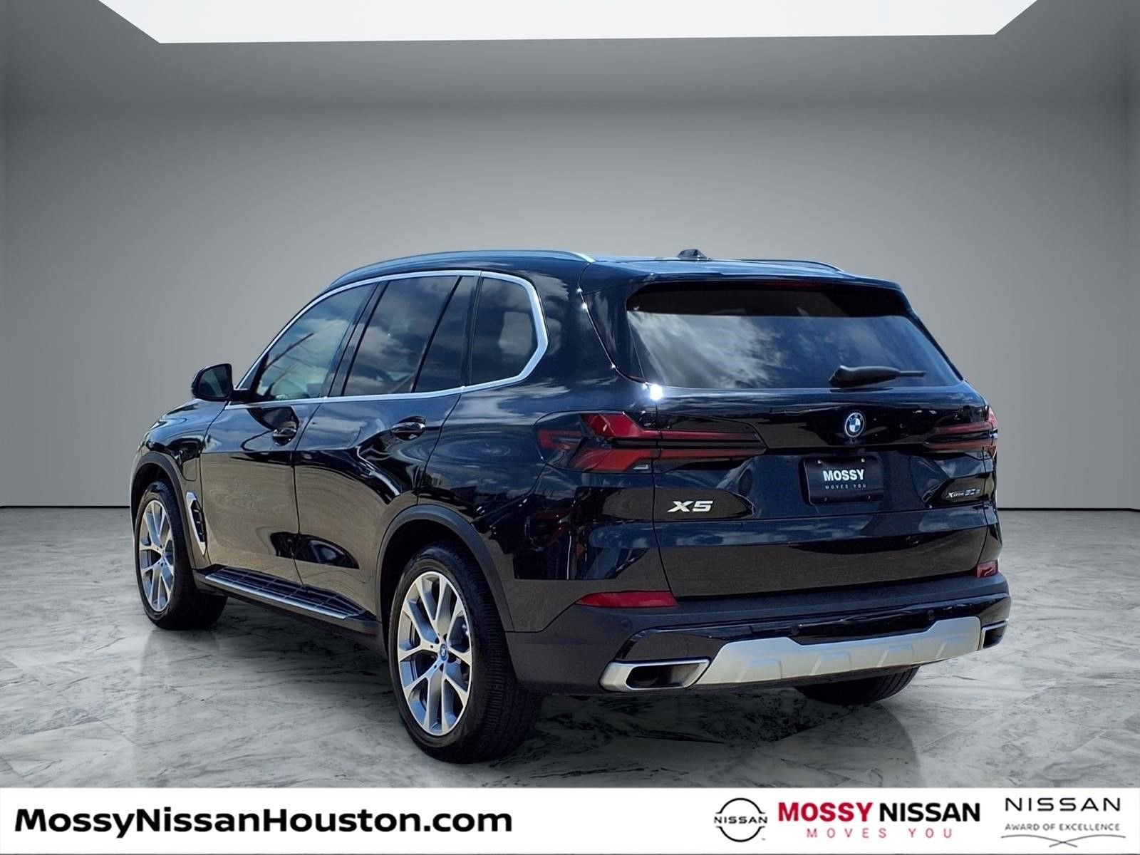 Used 2025 BMW X5 xDrive50e AWD/4WD image 2
