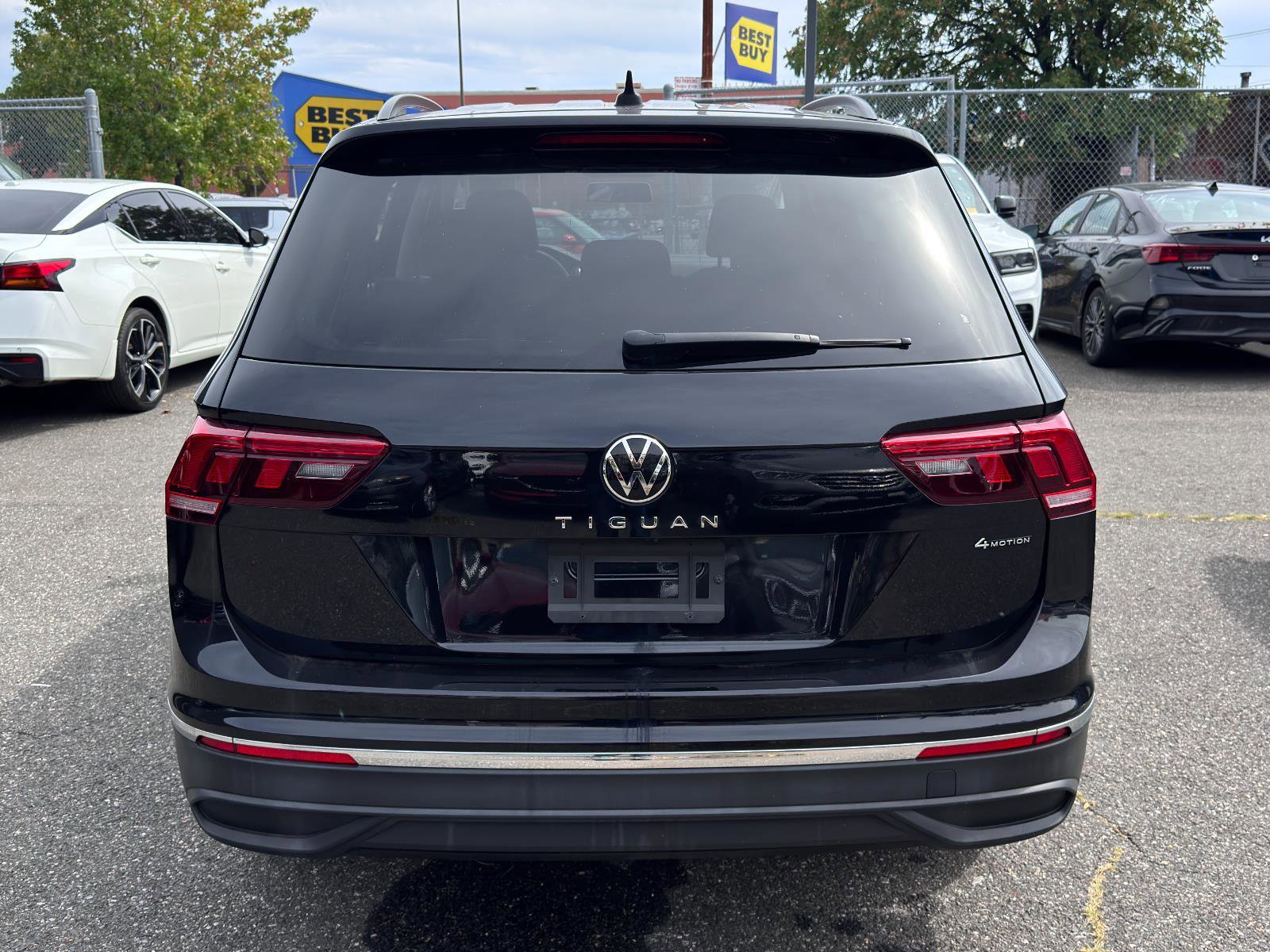 Used 2022 Volkswagen Tiguan S image 5