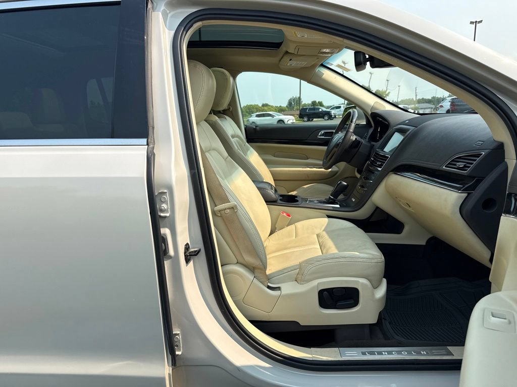 Used 2019 Lincoln MKT AWD image 11