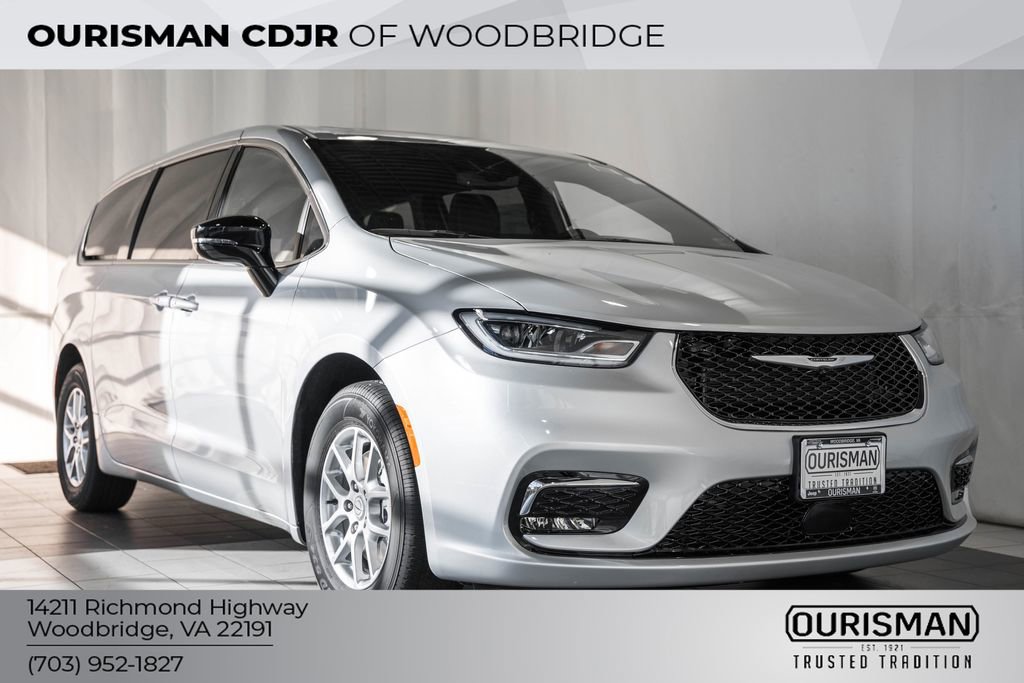 New 2026 Chrysler Pacifica Select