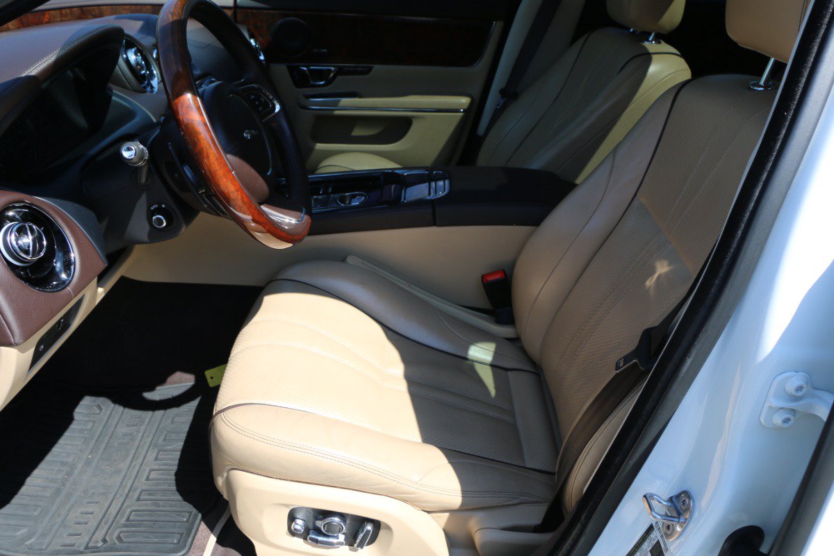 Used 2018 Jaguar XJ Supercharged RWD image 30