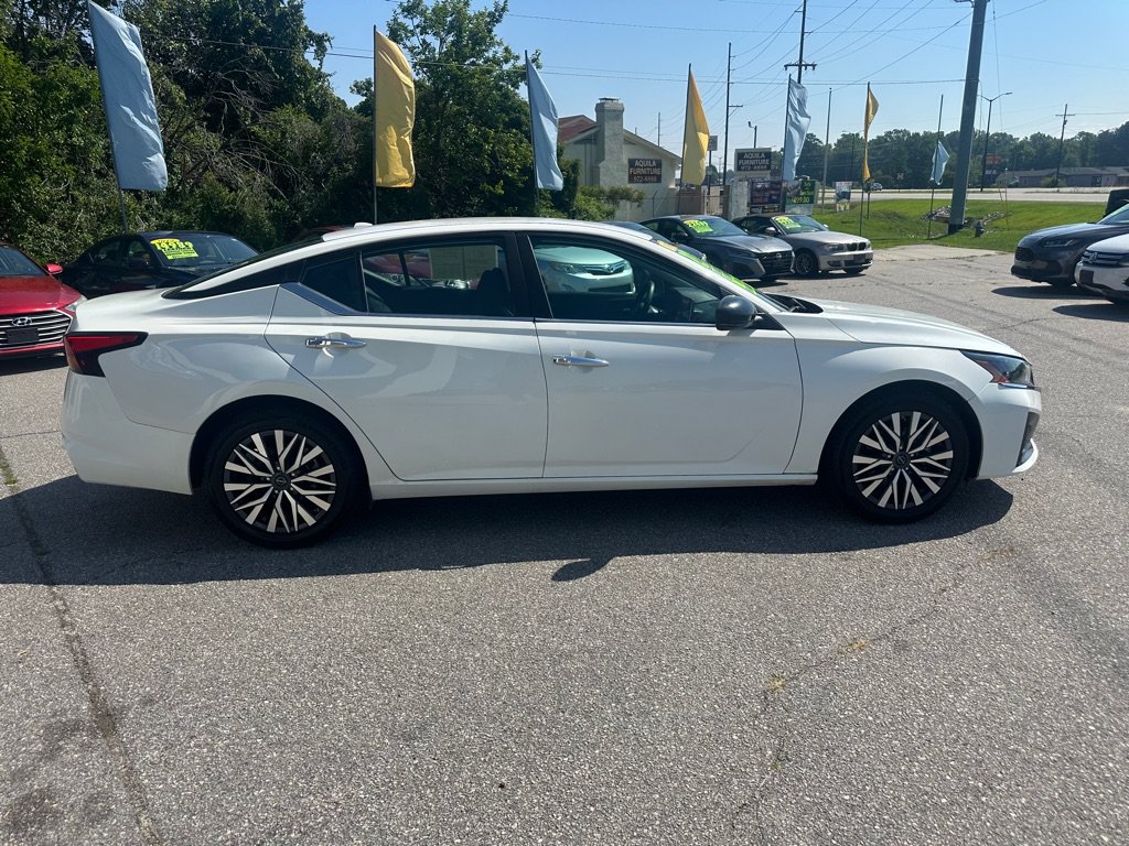 Used 2025 Nissan Altima 2.5 SV FWD image 6