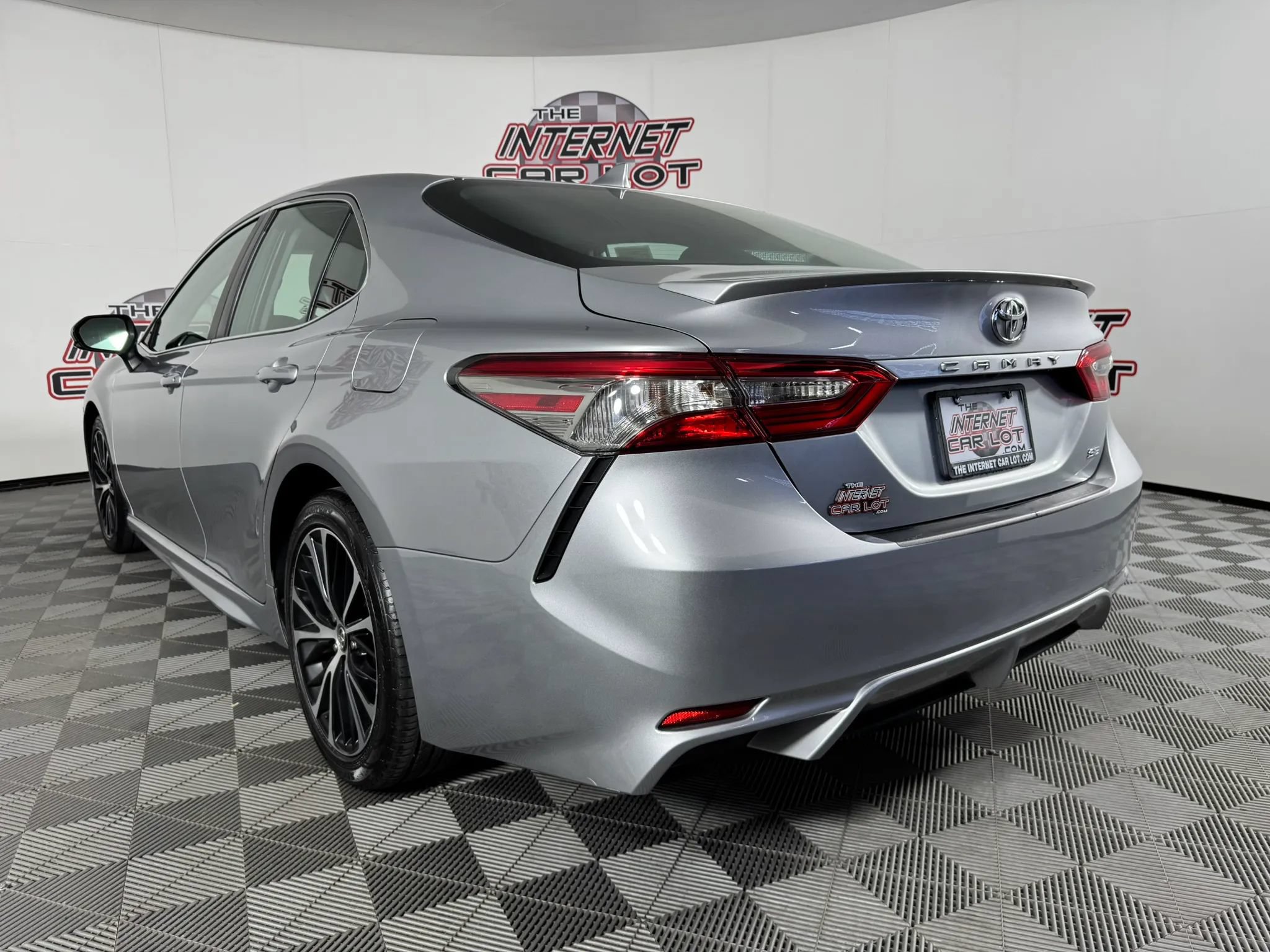 Used 2019 Toyota Camry SE w/ Convenience Package FWD image 25