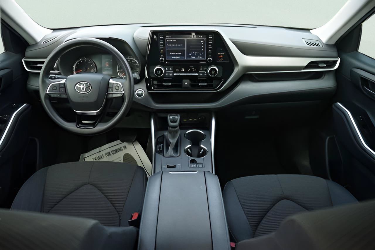 Used 2021 Toyota Highlander L FWD image 20