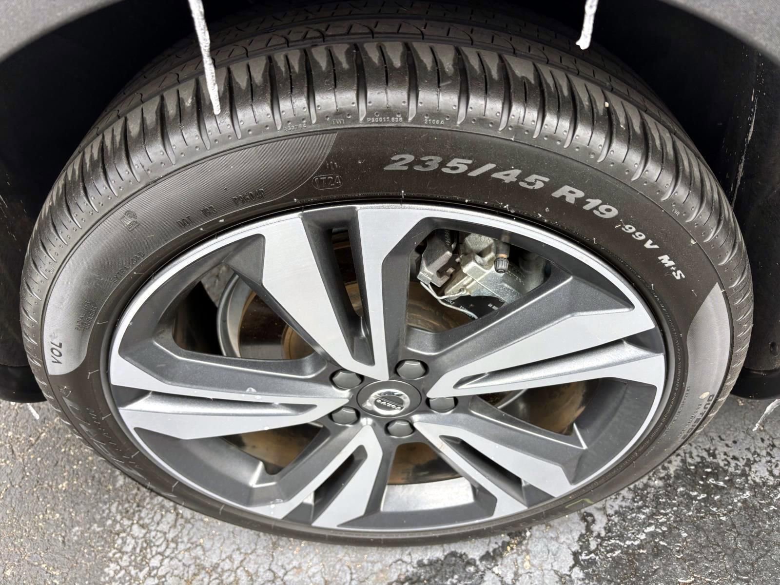 Used 2025 Volvo V60 B5 Cross Country Plus image 8