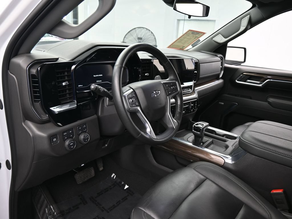 Used 2024 Chevrolet Silverado 1500 LT Trail Boss w/ LT Trail Boss Premium Package AWD/4WD image 10