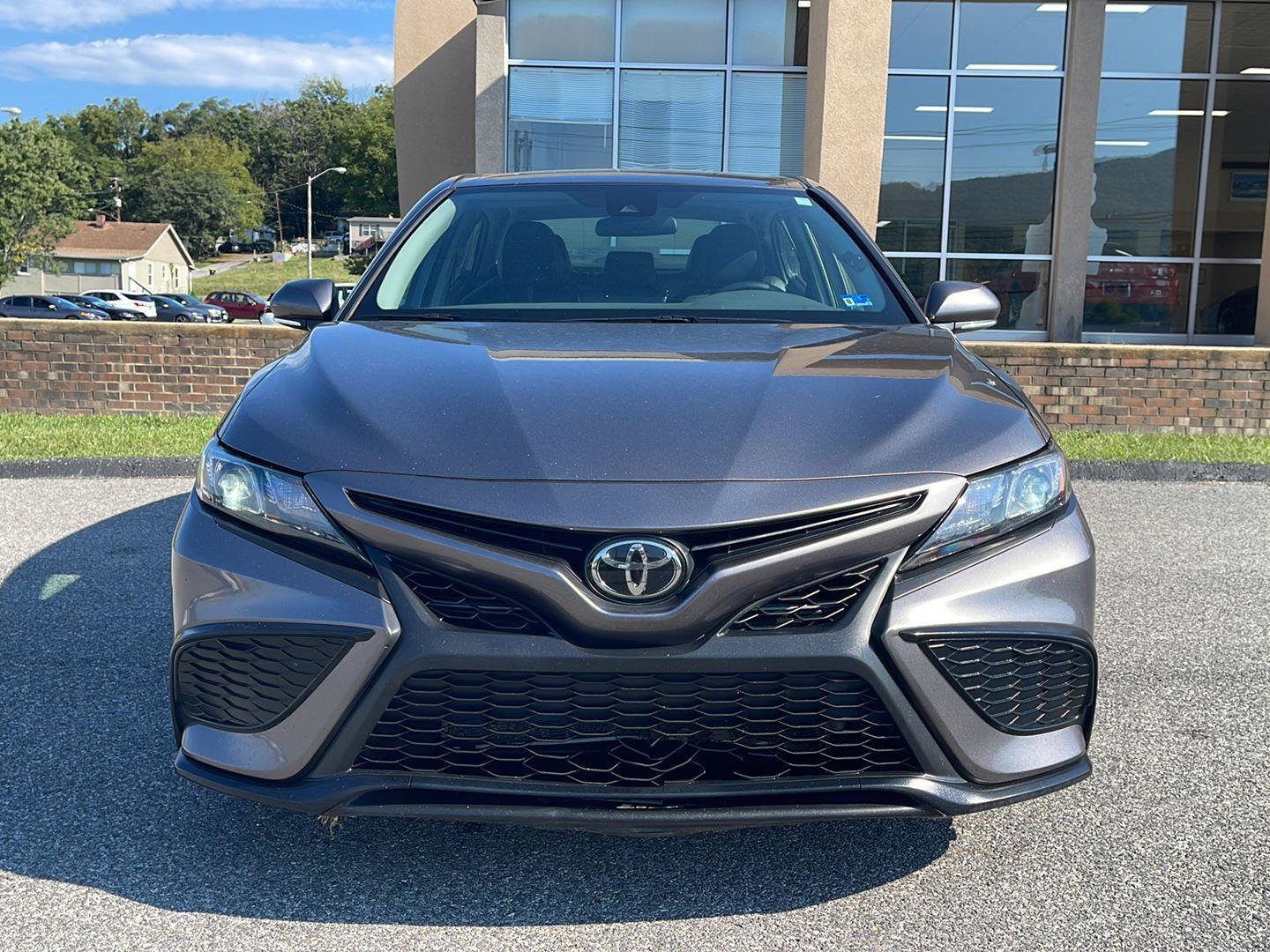 Used 2023 Toyota Camry SE FWD image 2