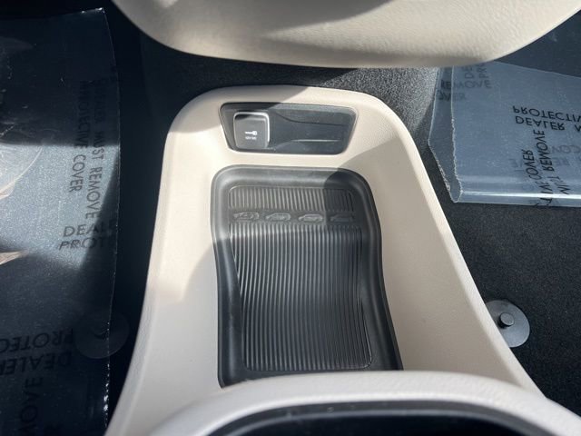 Used 2024 Chrysler Pacifica Touring-L FWD image 11