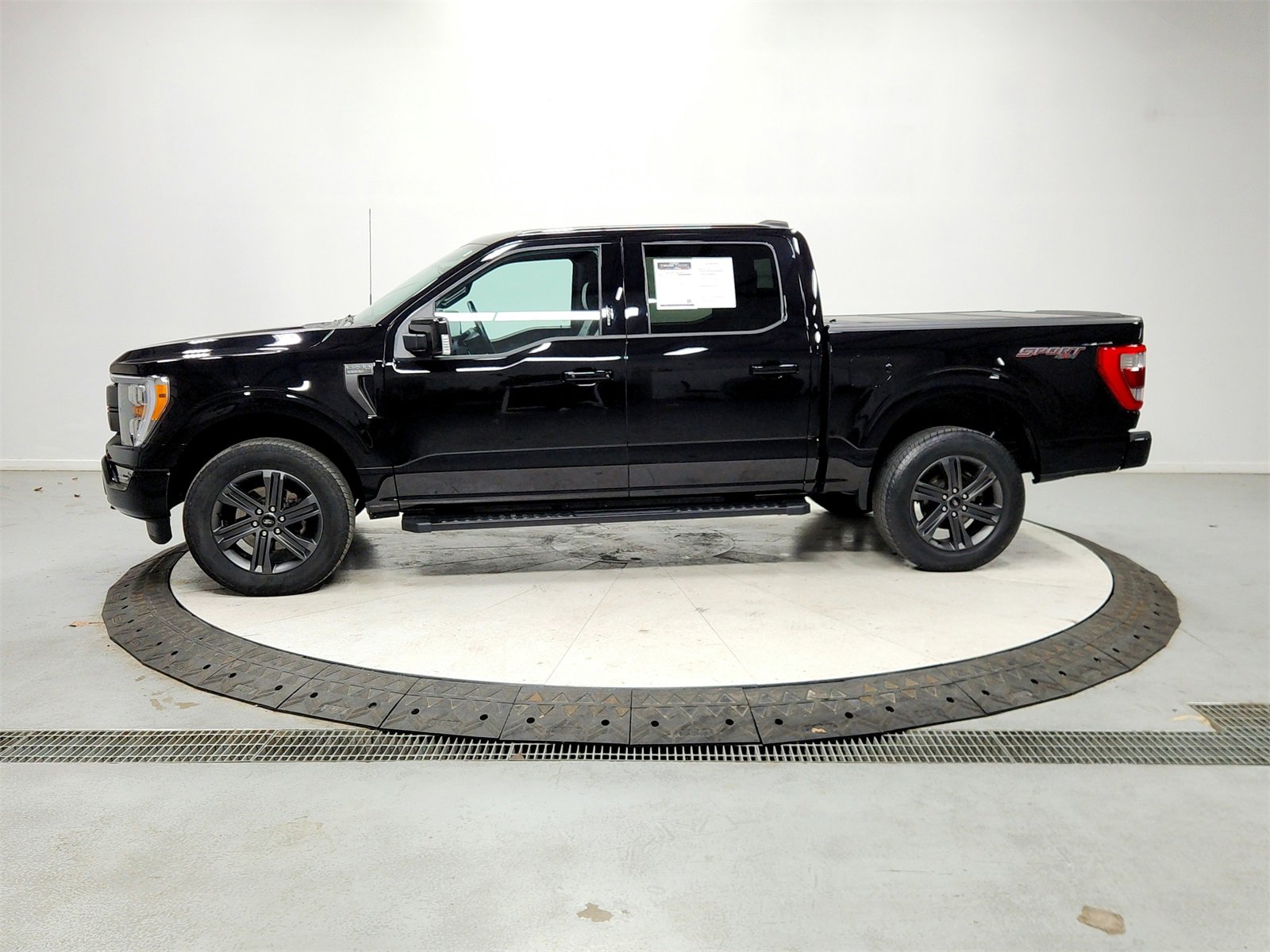 Used 2023 Ford F150 Lariat image 4