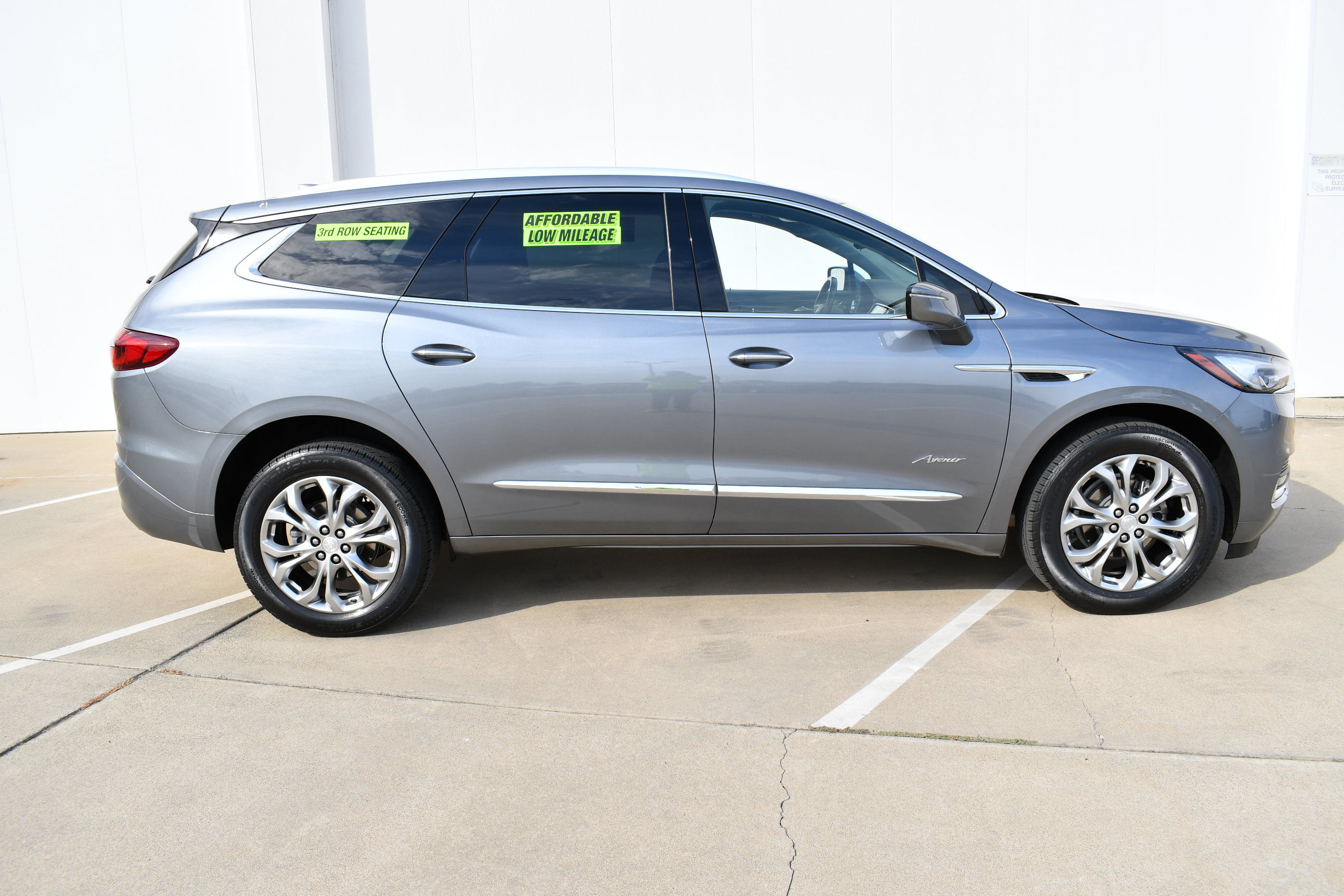Used 2021 Buick Enclave Avenir w/ Avenir Technology Package AWD/4WD image 16