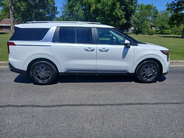 New 2026 Kia Carnival EX FWD image 10