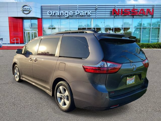 Used 2020 Toyota Sienna LE FWD image 3