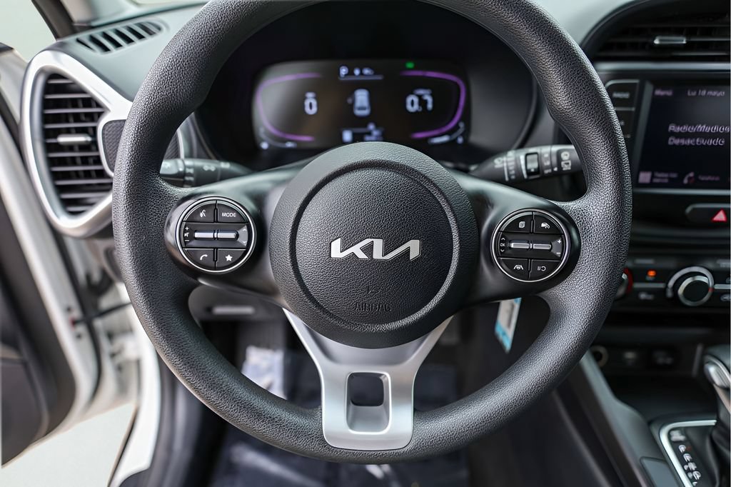 Used 2023 Kia Soul LX w/ LX Technology Package FWD image 15