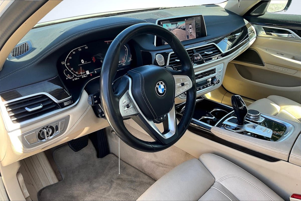Used 2021 BMW 740i RWD image 14